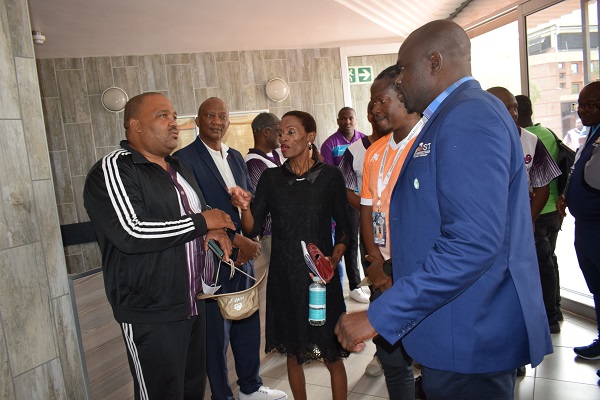 Prof Bismark Tyobeka with executive members of SAUSSA