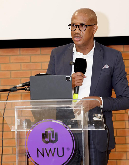  Deputy Minister in the Presidency Kenny Morolong gives the keynote address. 