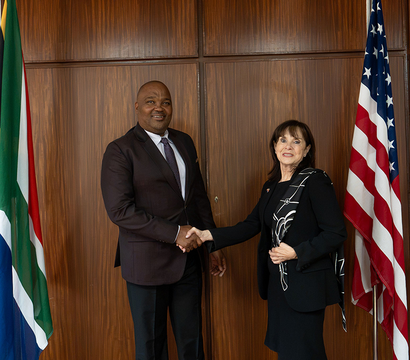 NWU principal and vice-chancellor Prof. Bismark Tyobeka with Fulbright specialist Dr Maryalice Mazzara