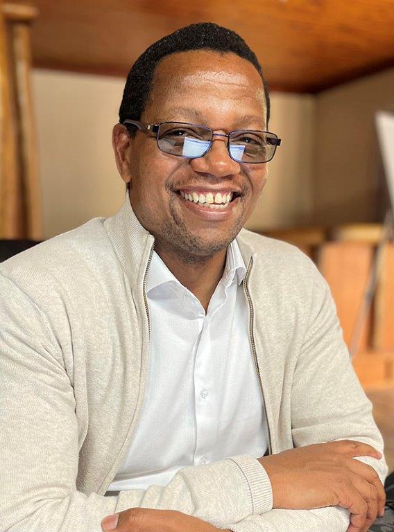 Prof Langa Khumalo